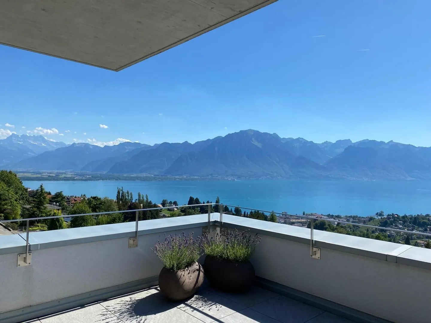 Superbo attico moderno con vista panoramica vicino a Montreux - Foto 4 di 13