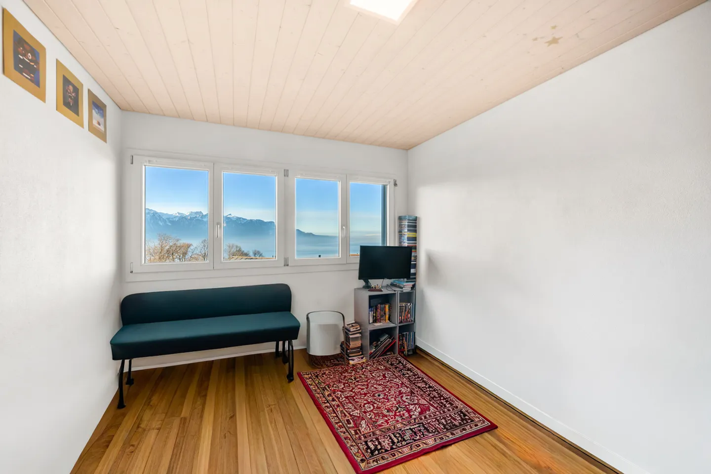 Living as a family with a breathtaking view of the lake and the Alps - Photo 11 of 13