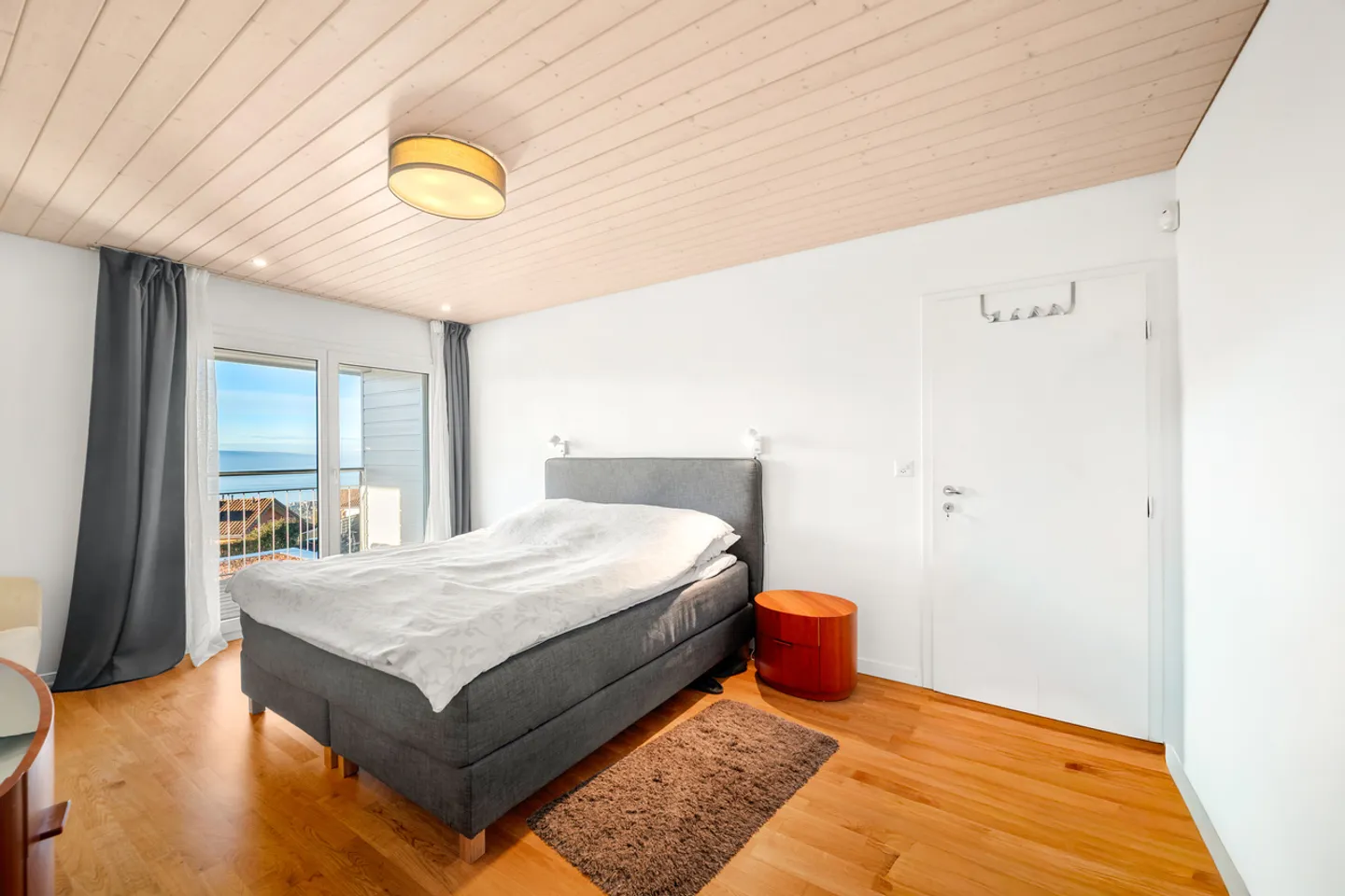 Living as a family with a breathtaking view of the lake and the Alps - Photo 13 of 13