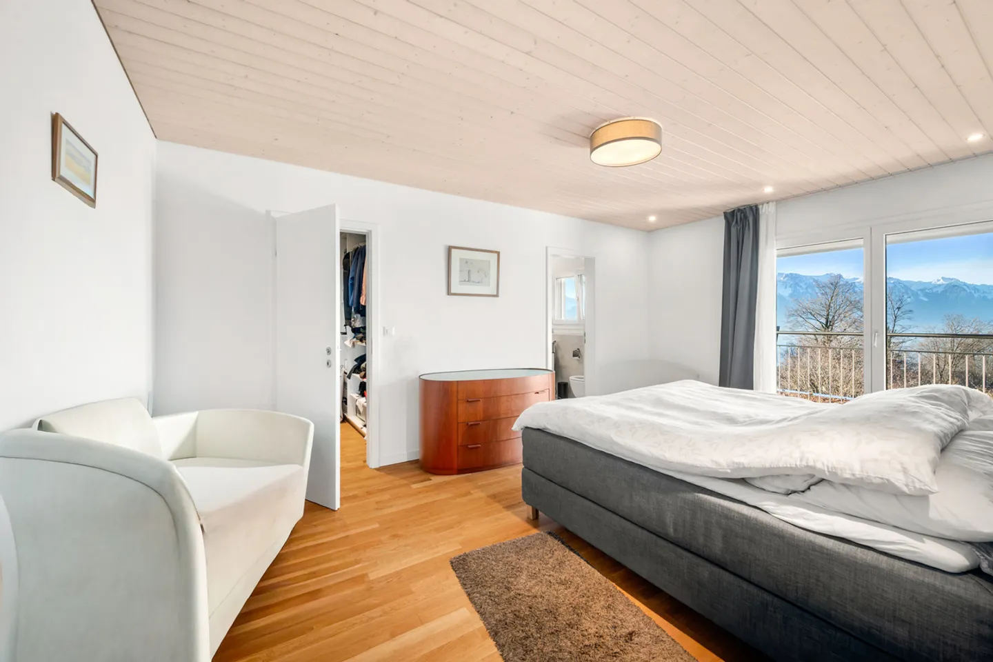 Living as a family with a breathtaking view of the lake and the Alps - Photo 12 of 13