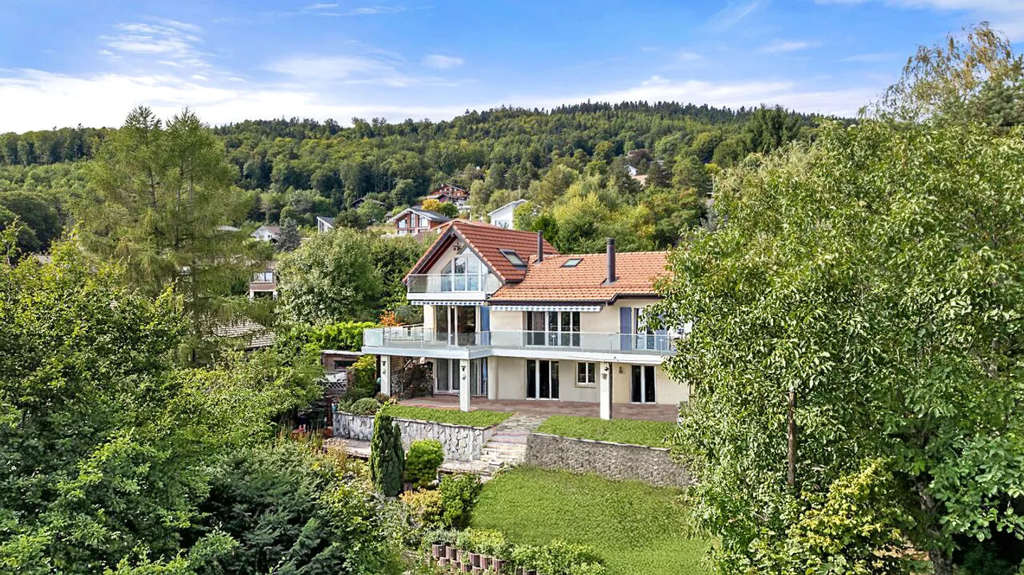 Proprietà affascinante con vista eccezionale ad Arzier-Le Muids - Foto 1 di 13