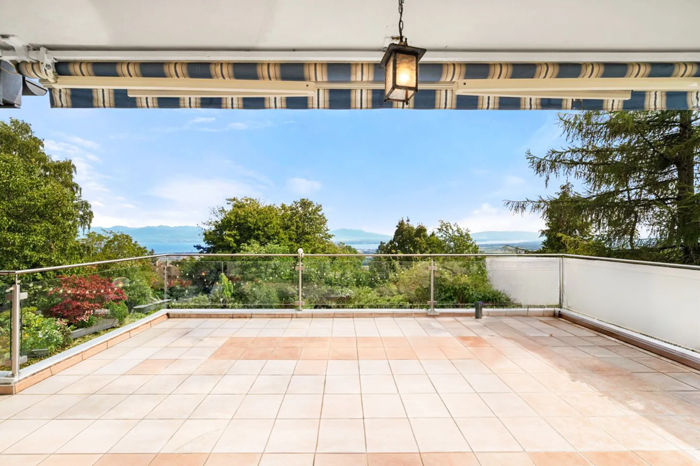 Proprietà affascinante con vista eccezionale ad Arzier-Le Muids - Foto 7 di 13