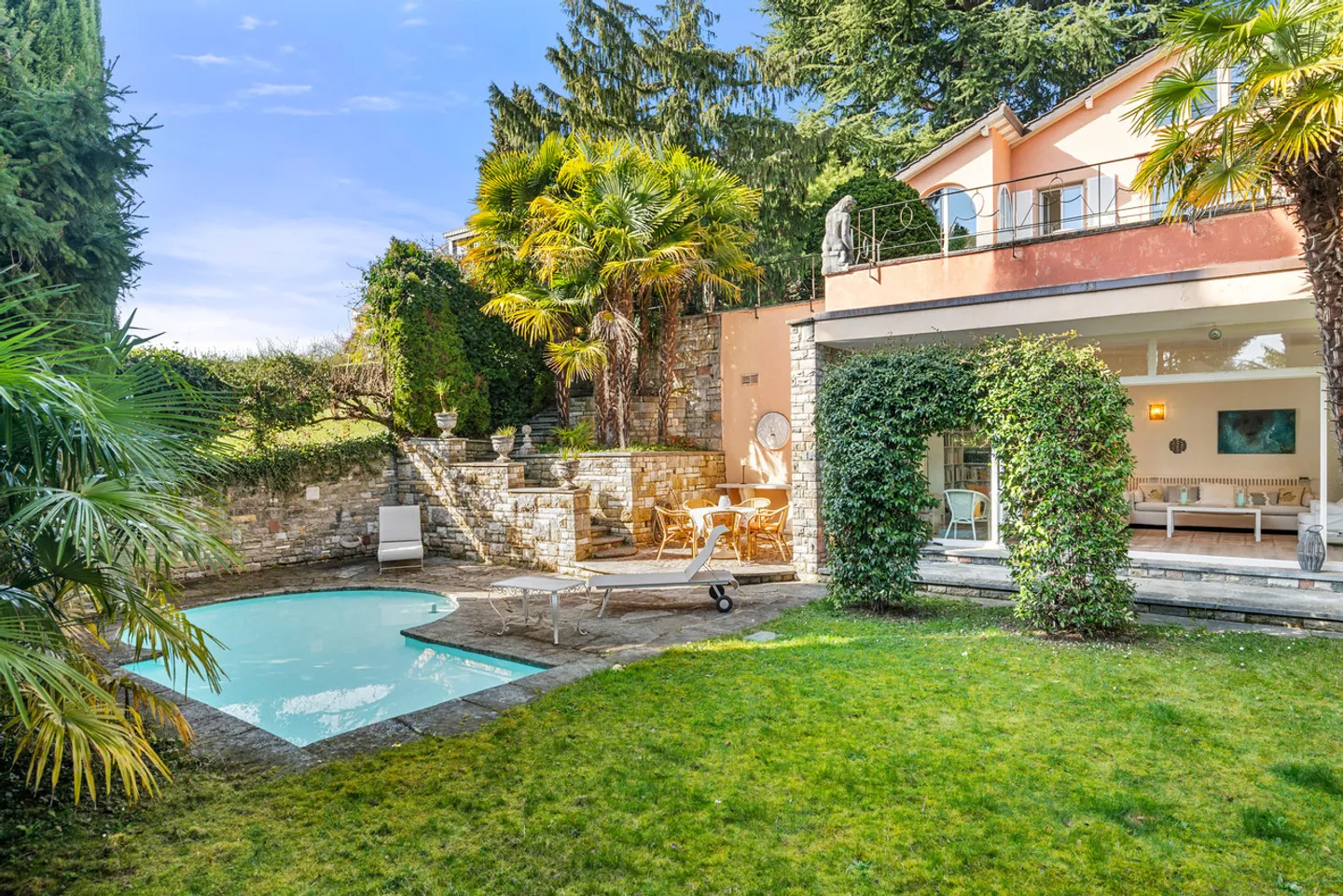 Raffinata proprietà in stile mediterraneo con vista lago a Pully - Foto 1 di 13