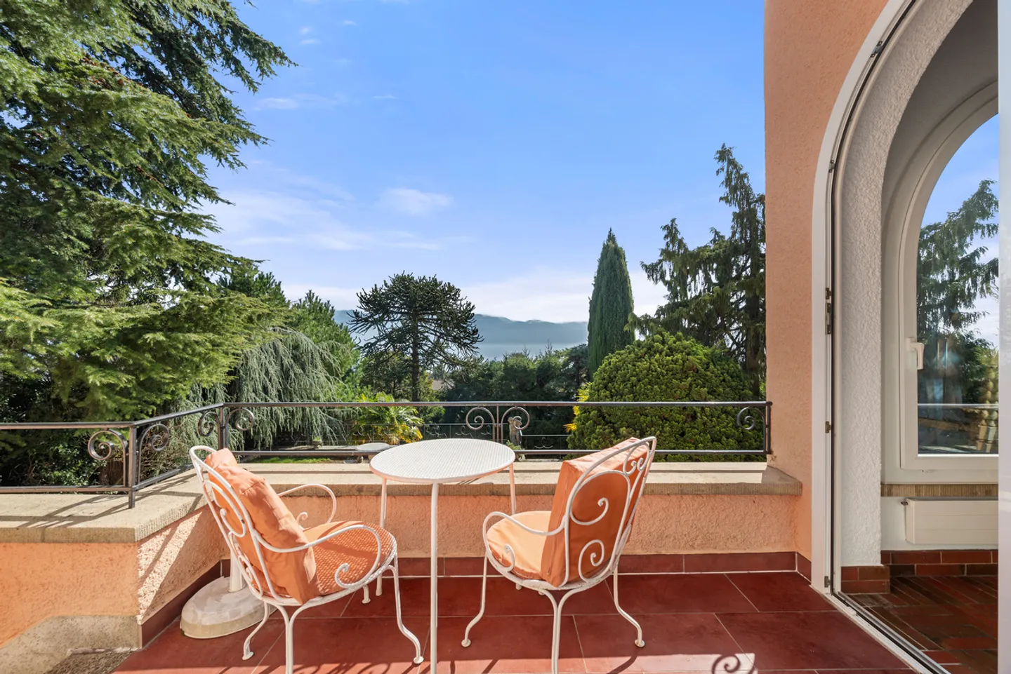 Raffinata proprietà in stile mediterraneo con vista lago a Pully - Foto 9 di 13