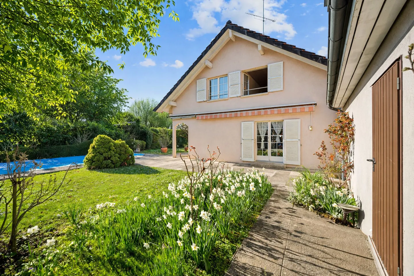 Charming family villa with great potential in the heart of Cologny (GE) - Photo 2 of 13
