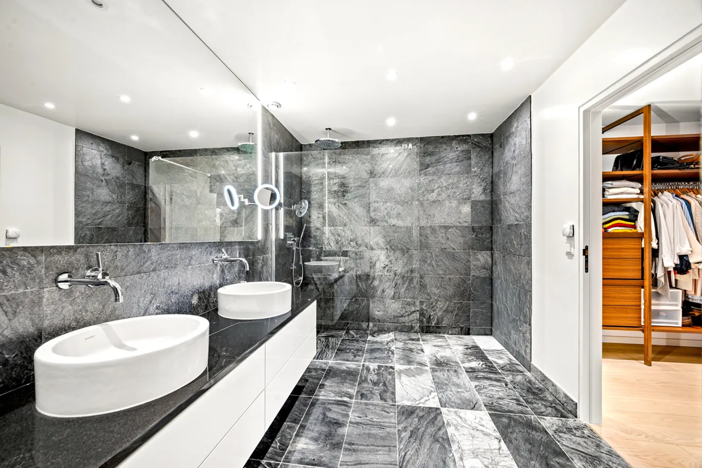 Superbe Duplex avec Vue Lac - Photo 12 sur 13