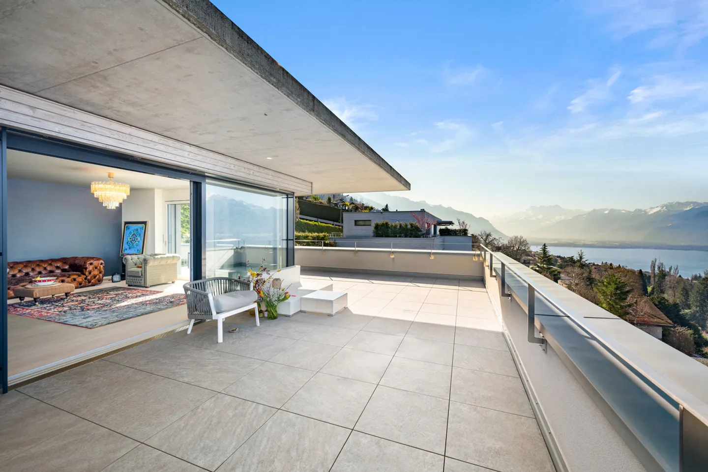 Superbo attico moderno con vista panoramica vicino a Montreux - Foto 3 di 13