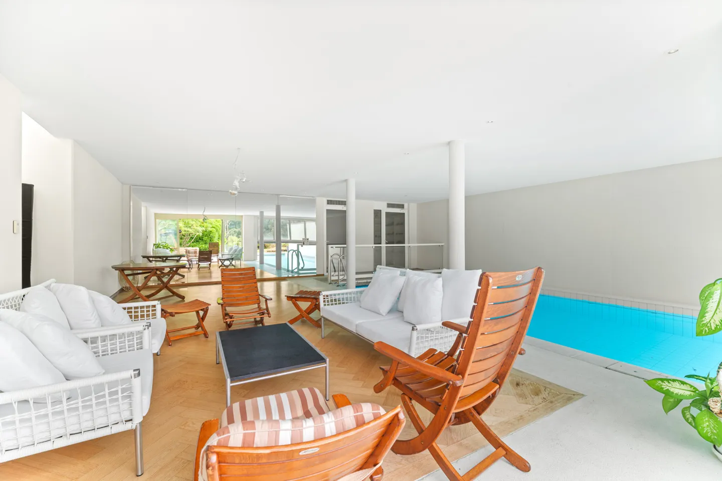 Propriété de charme à rénover, vue et piscine intérieure à St-Légier - Photo 12 sur 13