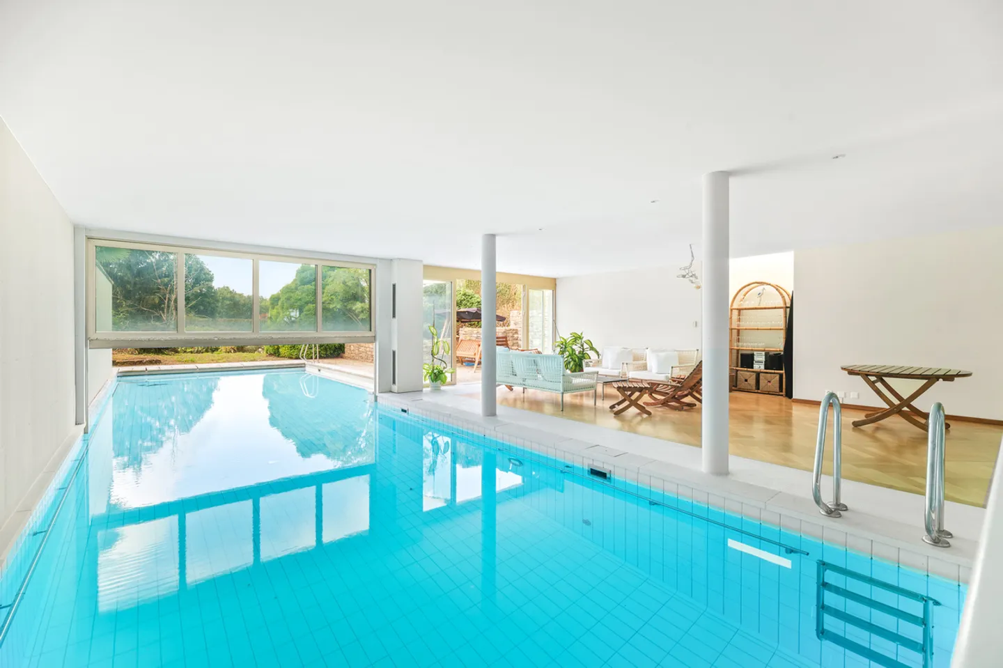 Propriété de charme à rénover, vue et piscine intérieure à St-Légier - Photo 11 sur 13