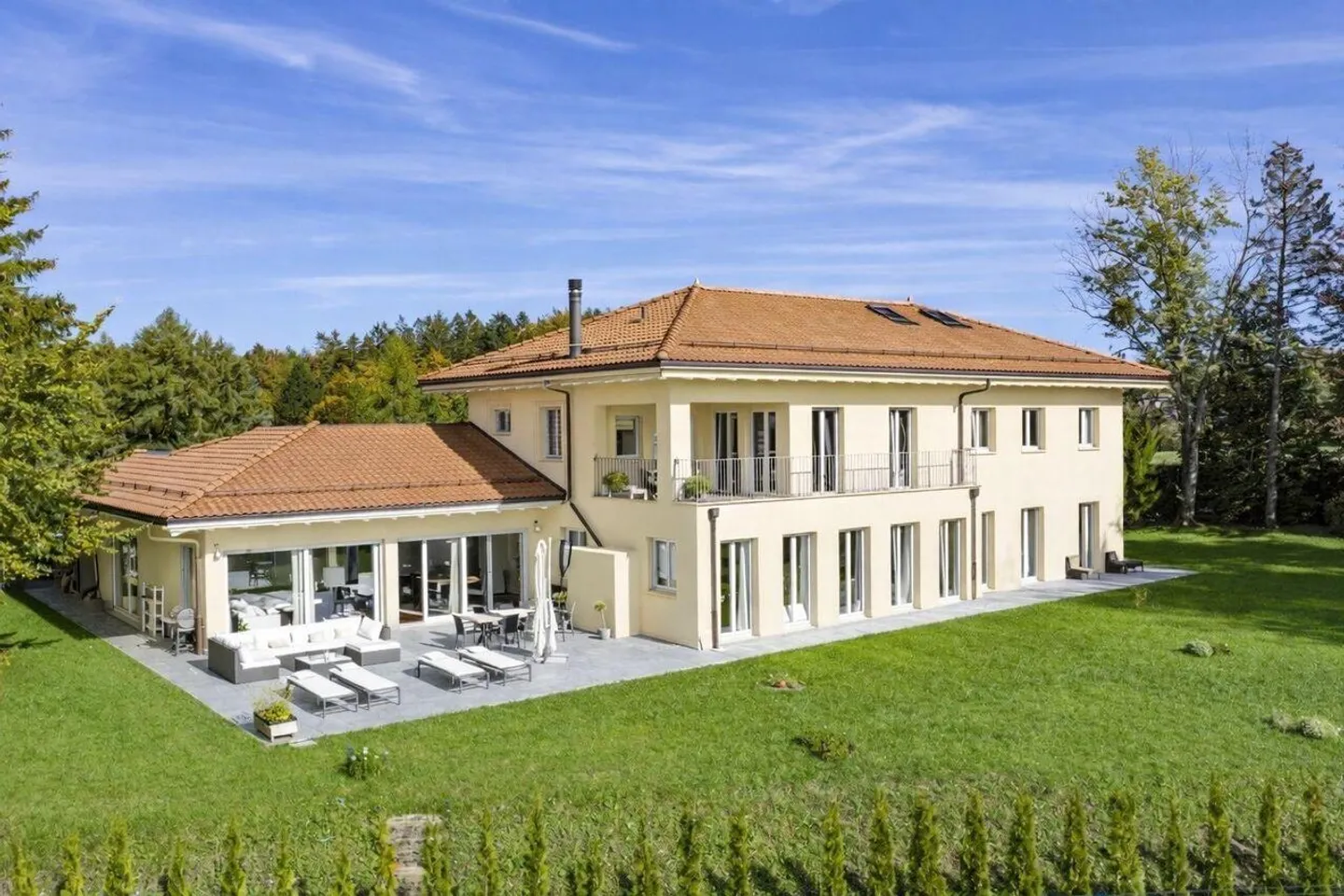 Elégante propriété familiale, sans nuisance et avec vue sur le lac. - Foto 1 di 13