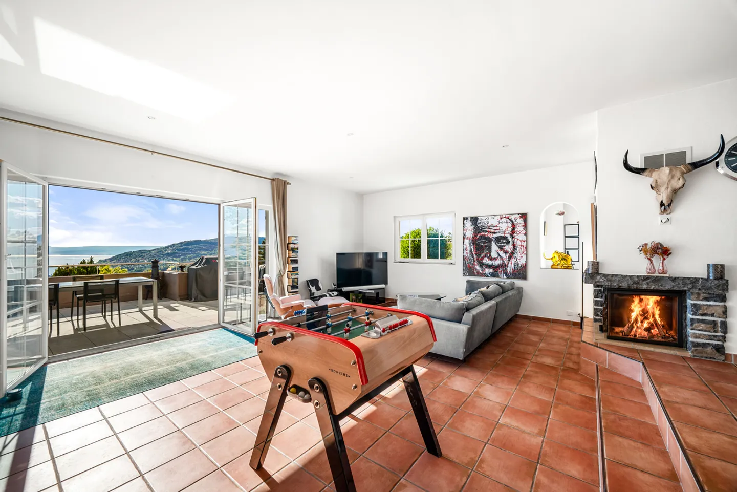 Family Home with Lake View - Photo 4 of 13