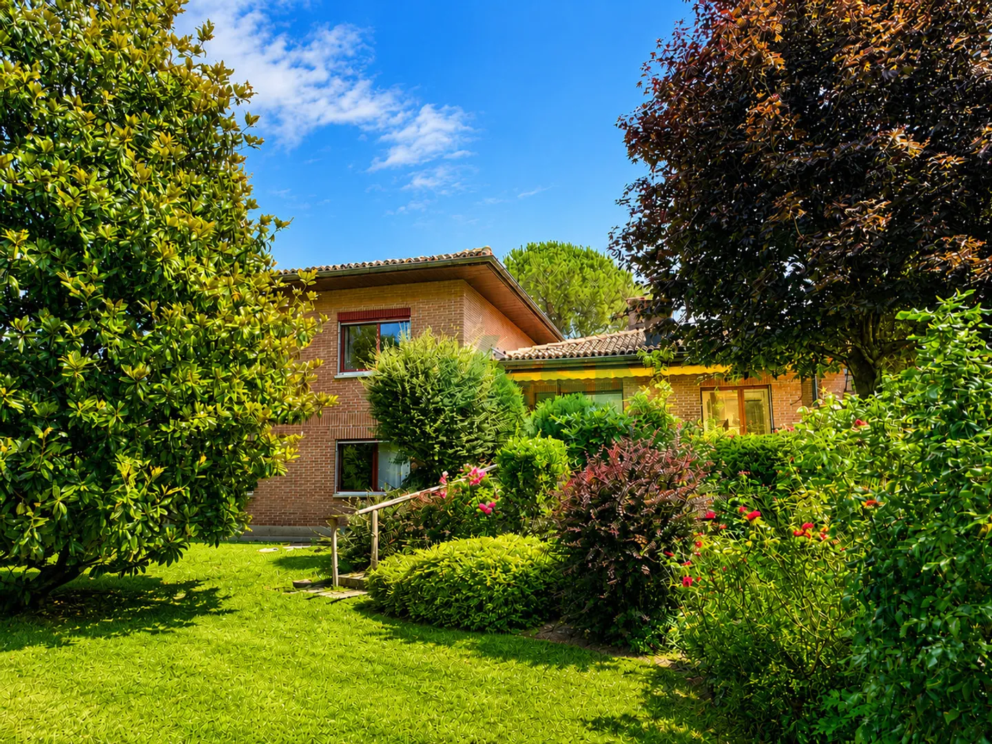 Villa élégante et spacieuse avec un appartement de deux pièces et un grand jardin - Photo 11 sur 13