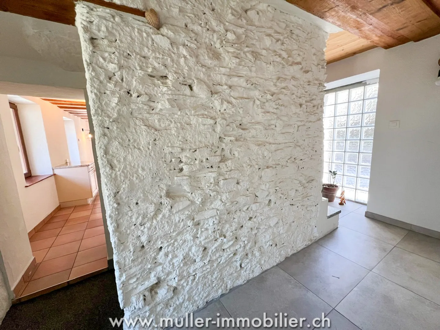 Authentic village house with workshop in the heart of the village - Photo 7 of 13