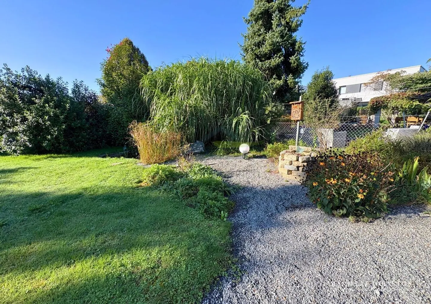 Casa unifamiliare di 4,5 stanze con bellissimo giardino a Biel-Benken - Foto 8 di 13
