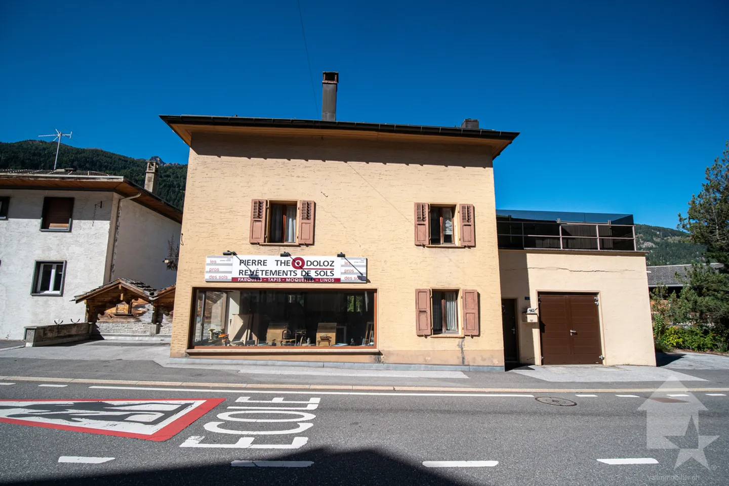 Großes Haus mit Geschäftslokal im Dorfzentrum - Foto 2 von 13