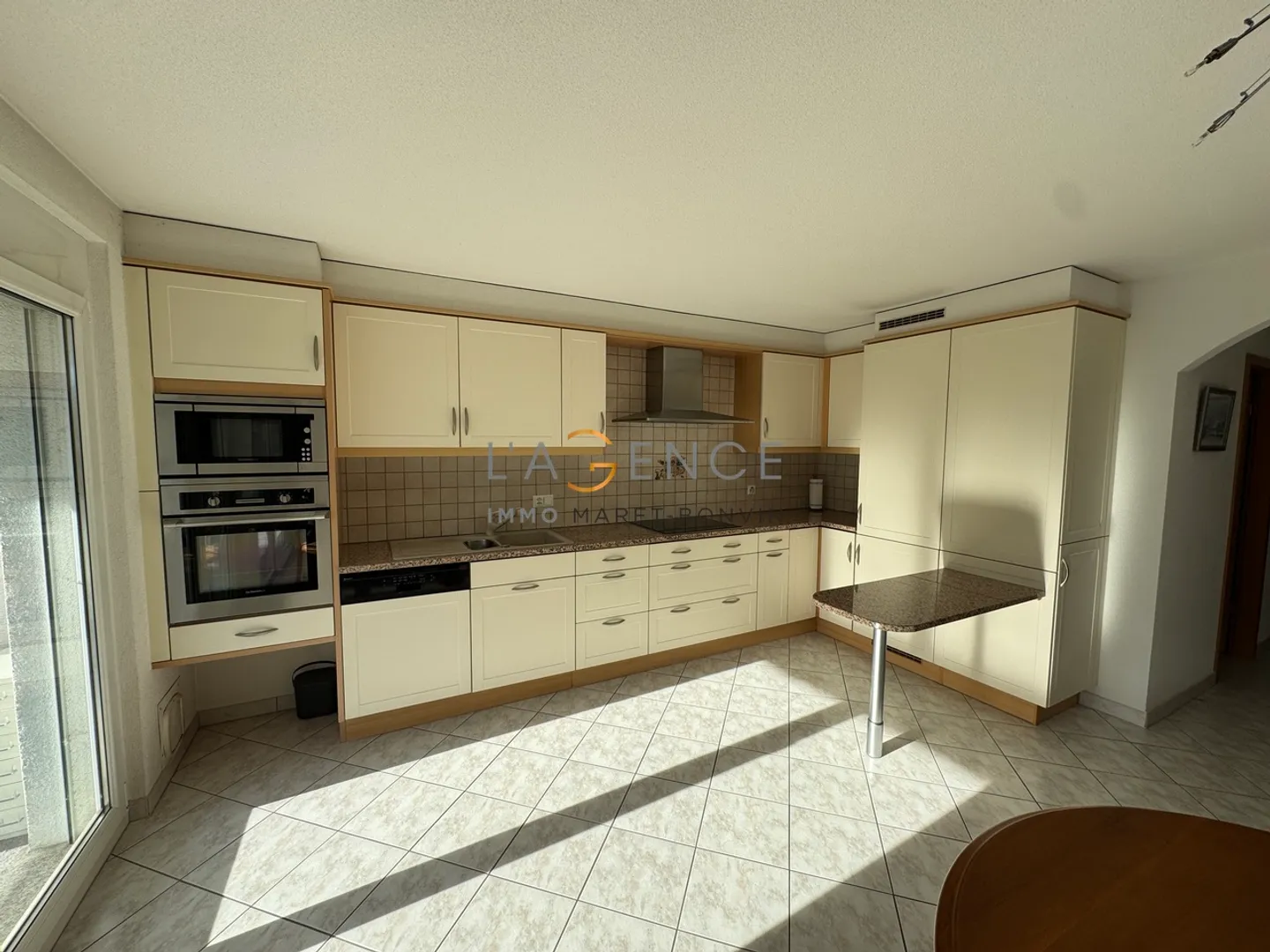 Spacious 4.5-room apartment with large balcony - Photo 3 of 6