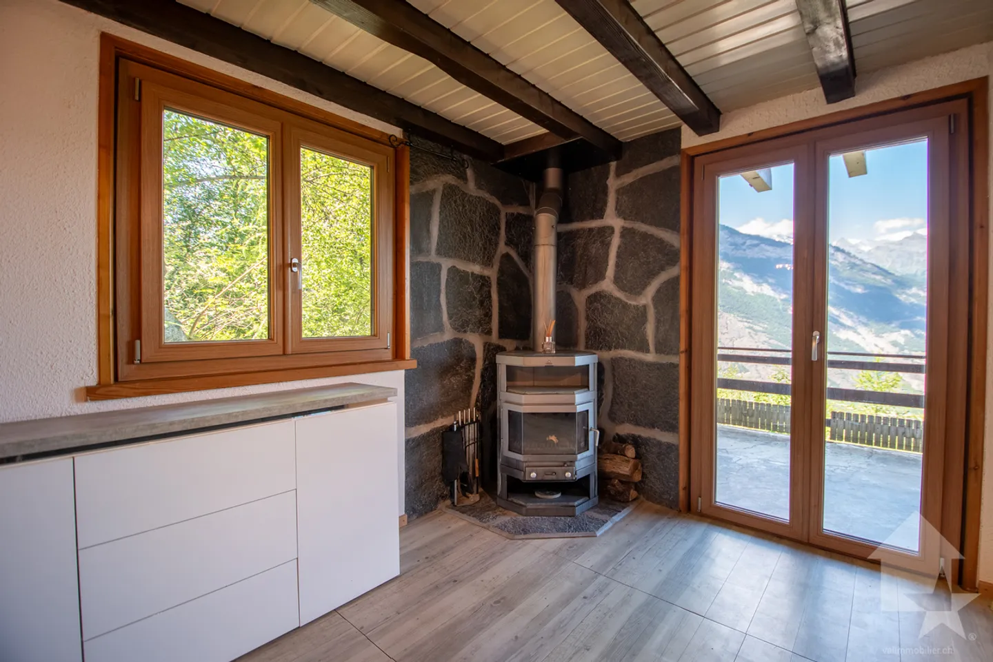 Magnifique chalet de caractère situé dans les mayens de Saxon - Photo 8 of 13