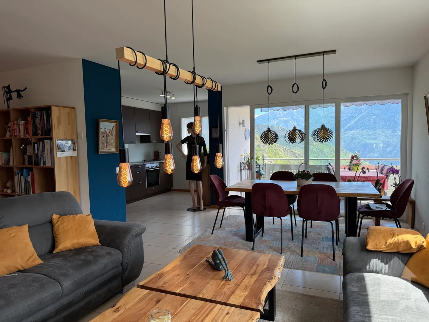 Wunderschöne 4,5-Zimmer-Wohnung mit Blick auf den Alpenbogen! - Foto 4 von 13
