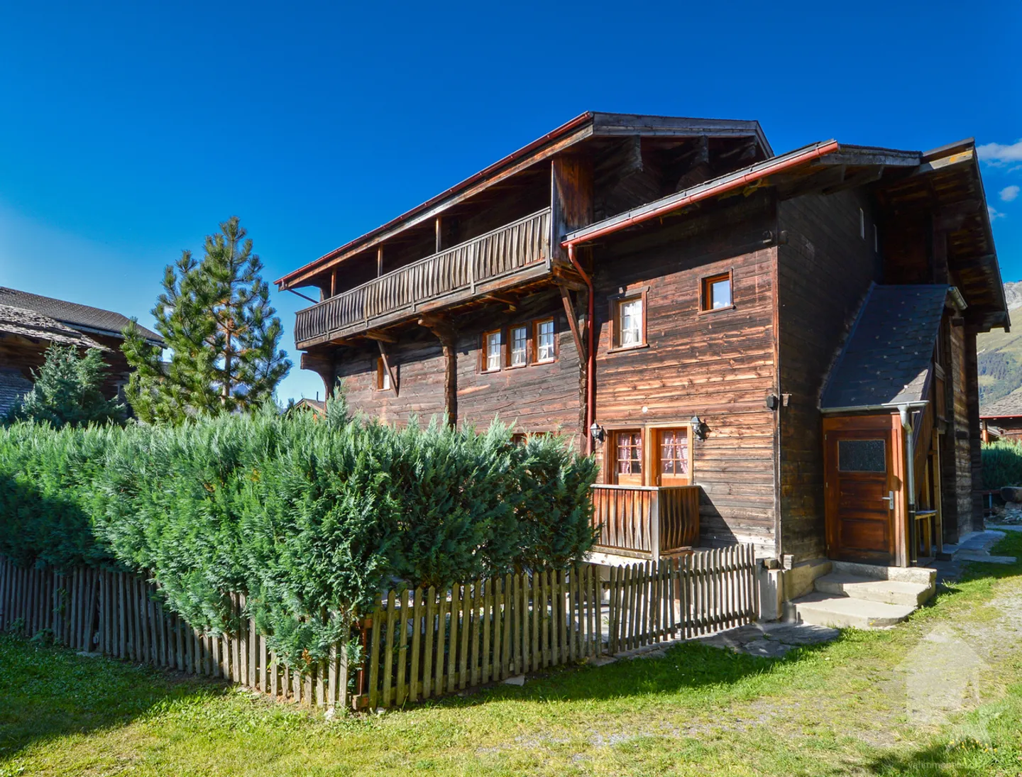 Magnifikes altes Herrenhaus in Goms - Foto 3 von 13