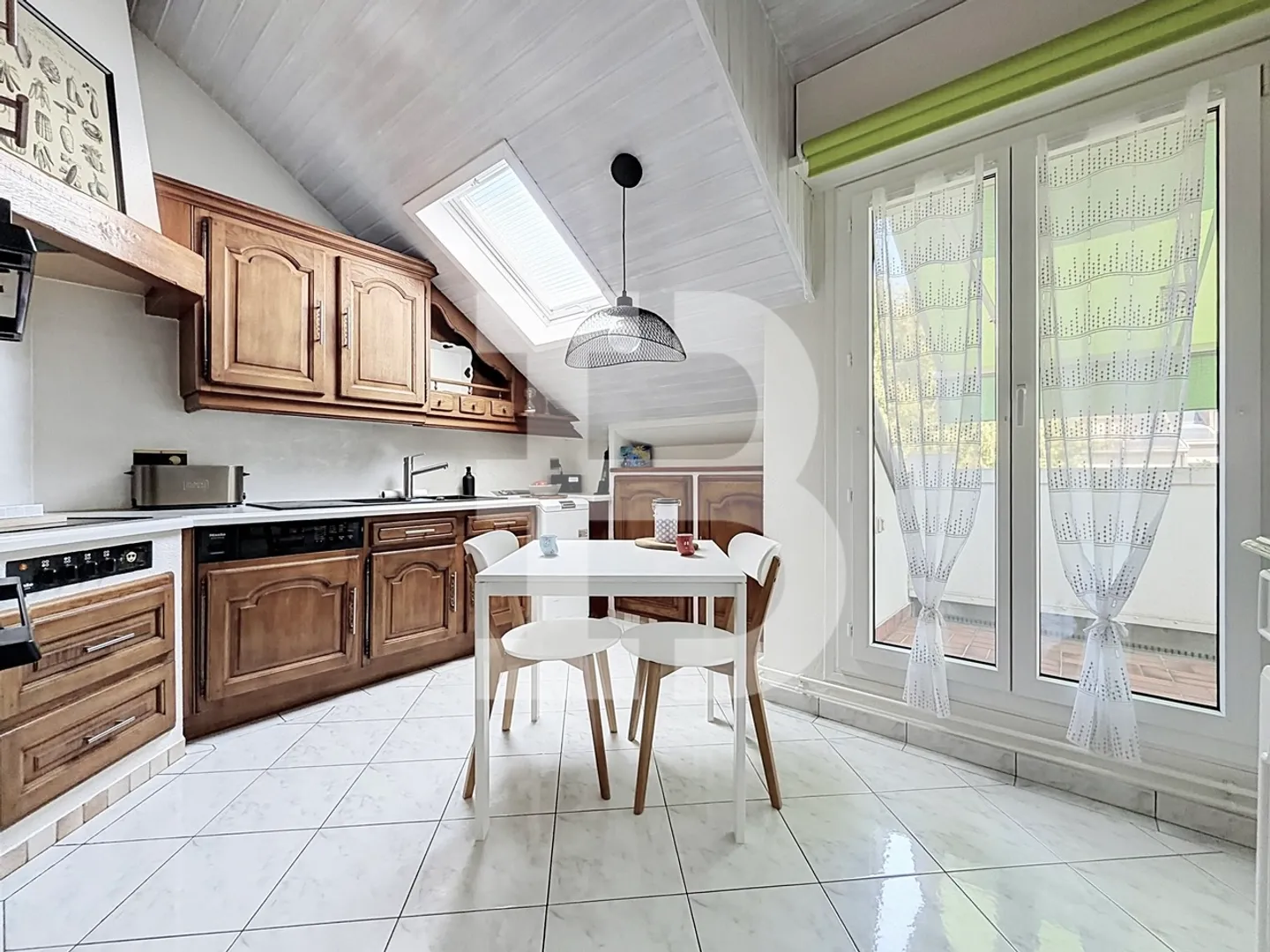 Charmant duplex en attique avec deux chambres - Photo 6 of 9