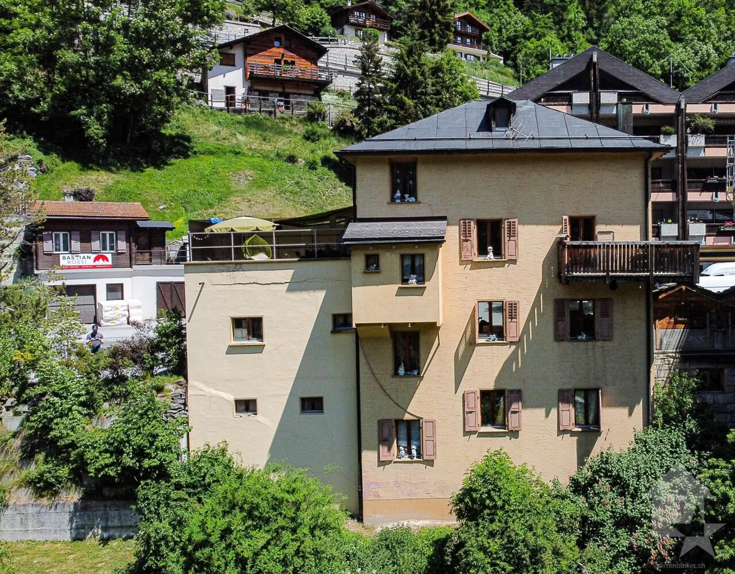 Large house with commercial premises in the center of the village - Photo 1 of 13