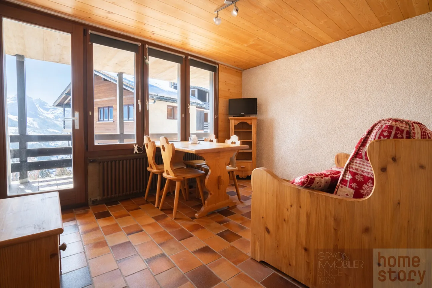 Ski-in ski-out studio at Alpe des Chaux with corner balcony - Photo 10 of 10