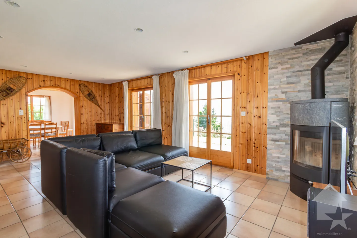 Charmant chalet jouissant d'une situation et d'une vue exceptionnelle - Photo 9 sur 13