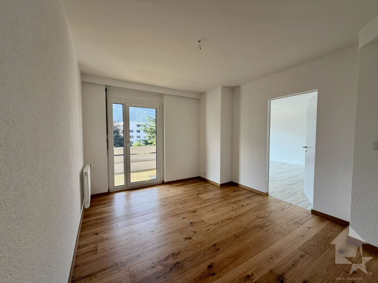 Bell'appartamento di 4,5 stanze, situato vicino ai servizi - Foto 3 di 13