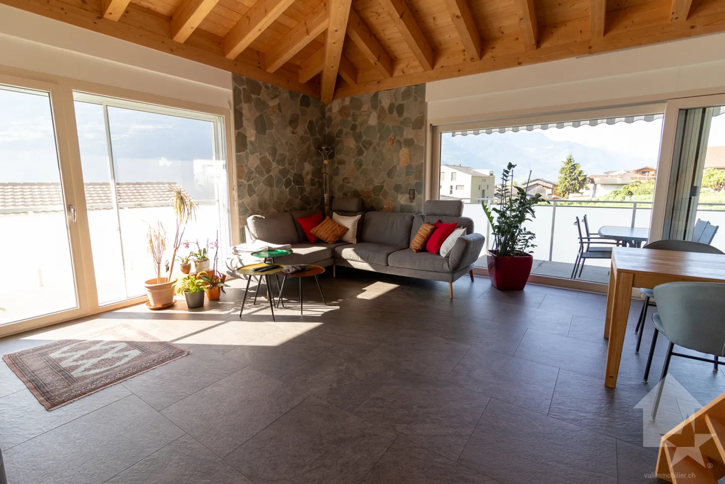Magnificent attic apartment of 4.5 rooms - Photo 1 of 13