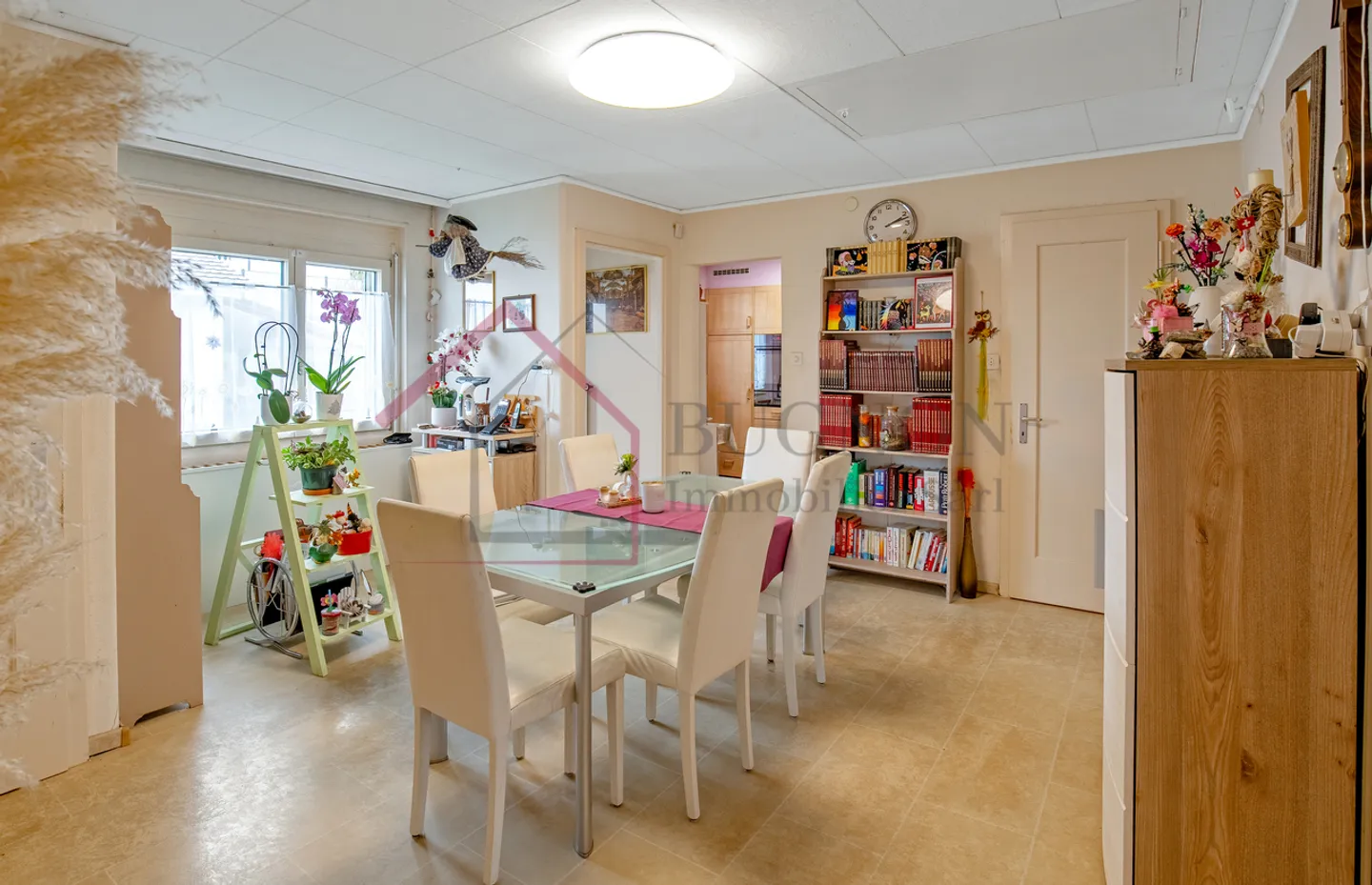 Detached house of 5.5 rooms in a quiet residential area - Photo 4 of 13