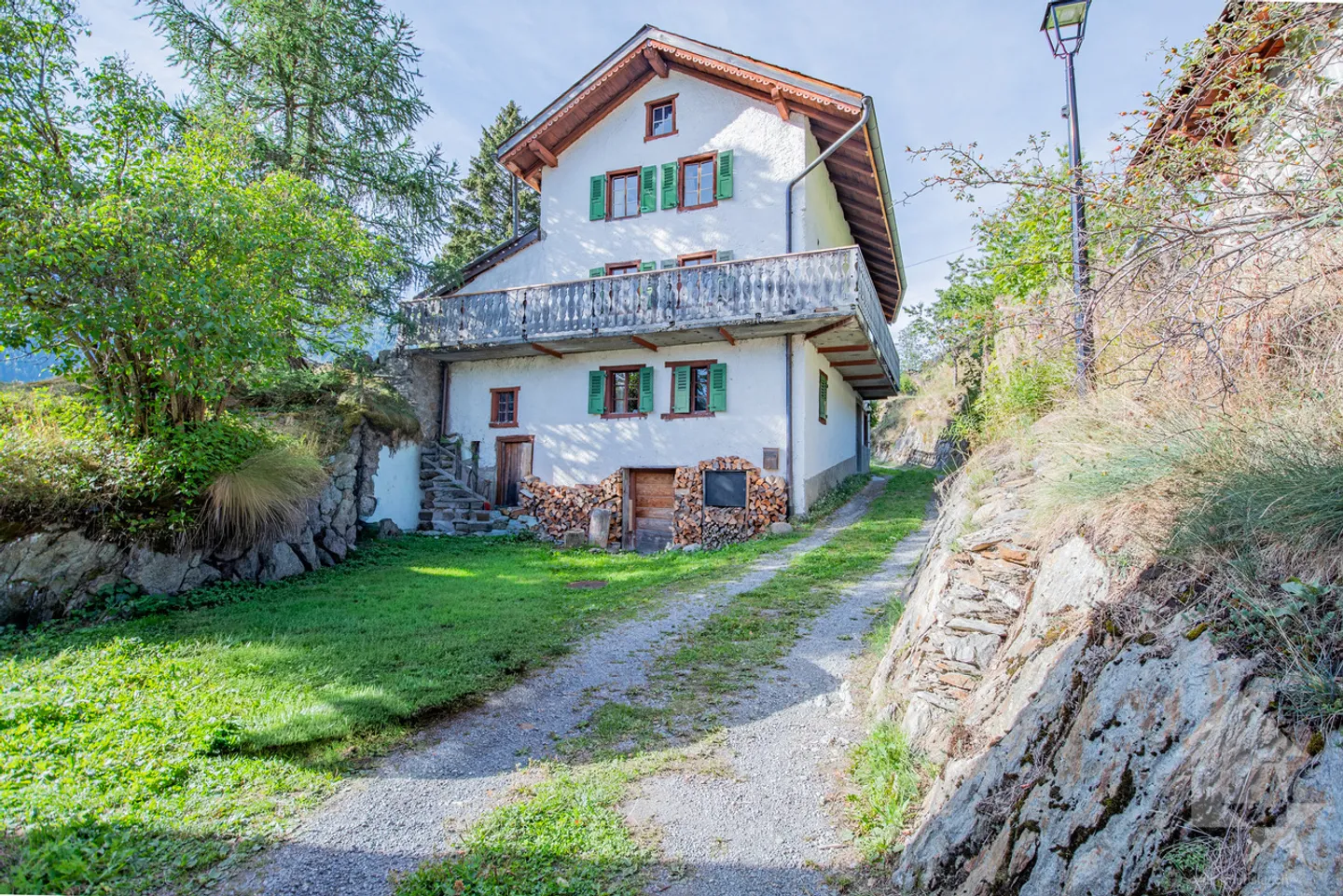 Detached house of 170 m² on a plot of 1,000 m² - Photo 1 of 13