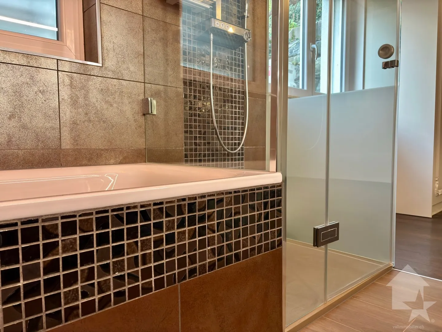 Spacious 4.5 rooms and independent space of 60 m2! - Photo 9 of 13