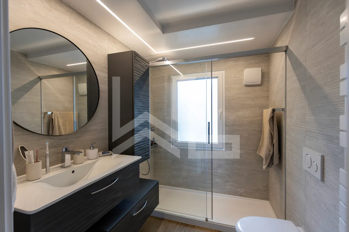 Modern Villa in a Quiet Neighborhood - Photo 11 of 13