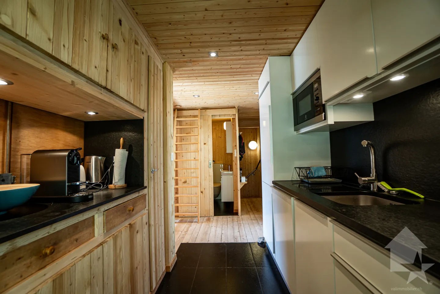Charming chalet surrounded by nature with stunning views - Photo 8 of 13