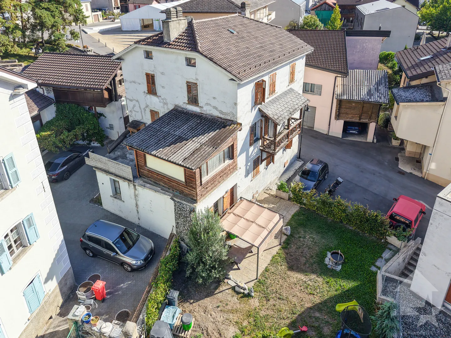 Residenza di carattere con 3 appartamenti in posizione ideale - Foto 3 di 13