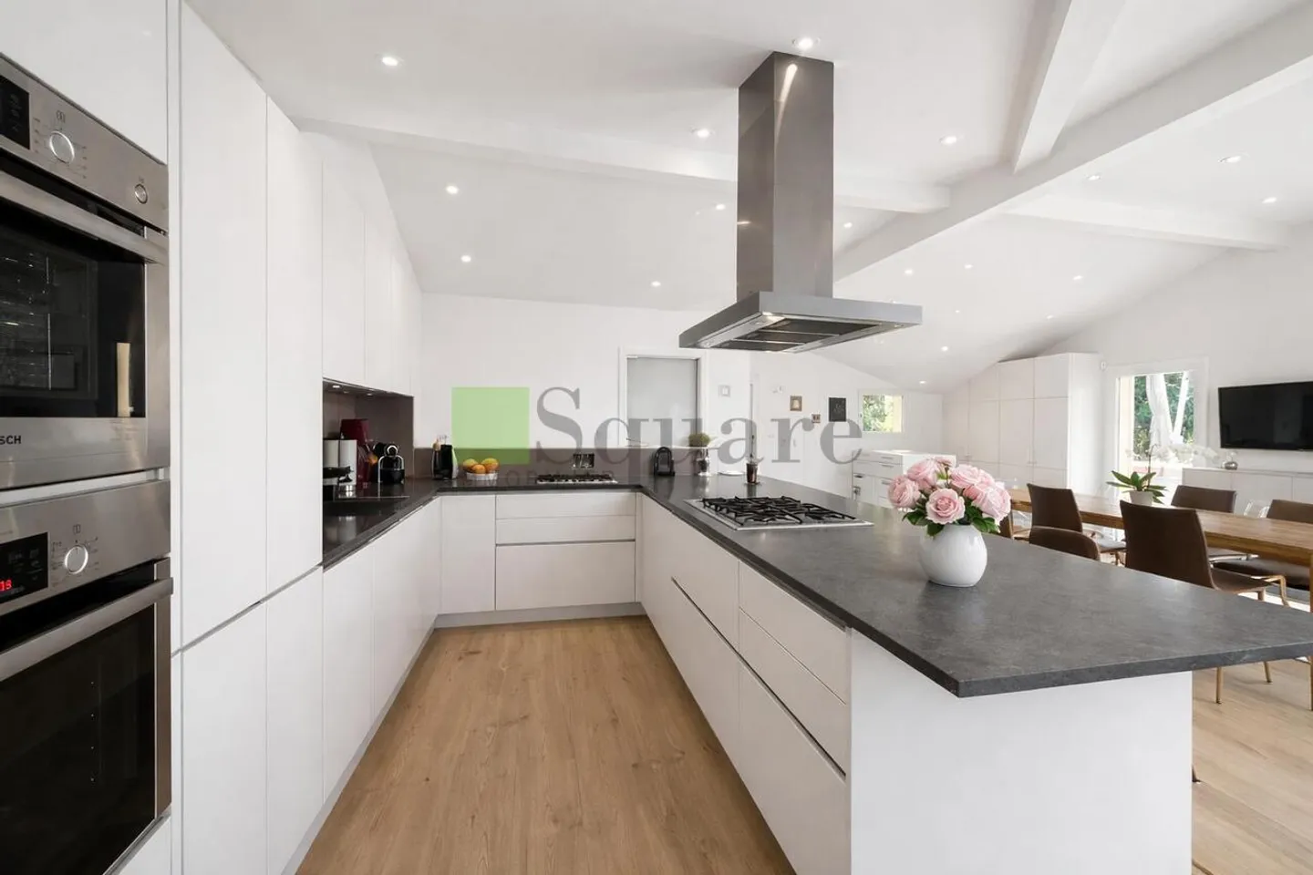 Elegante Villa am Waldrand - Foto 1 von 7