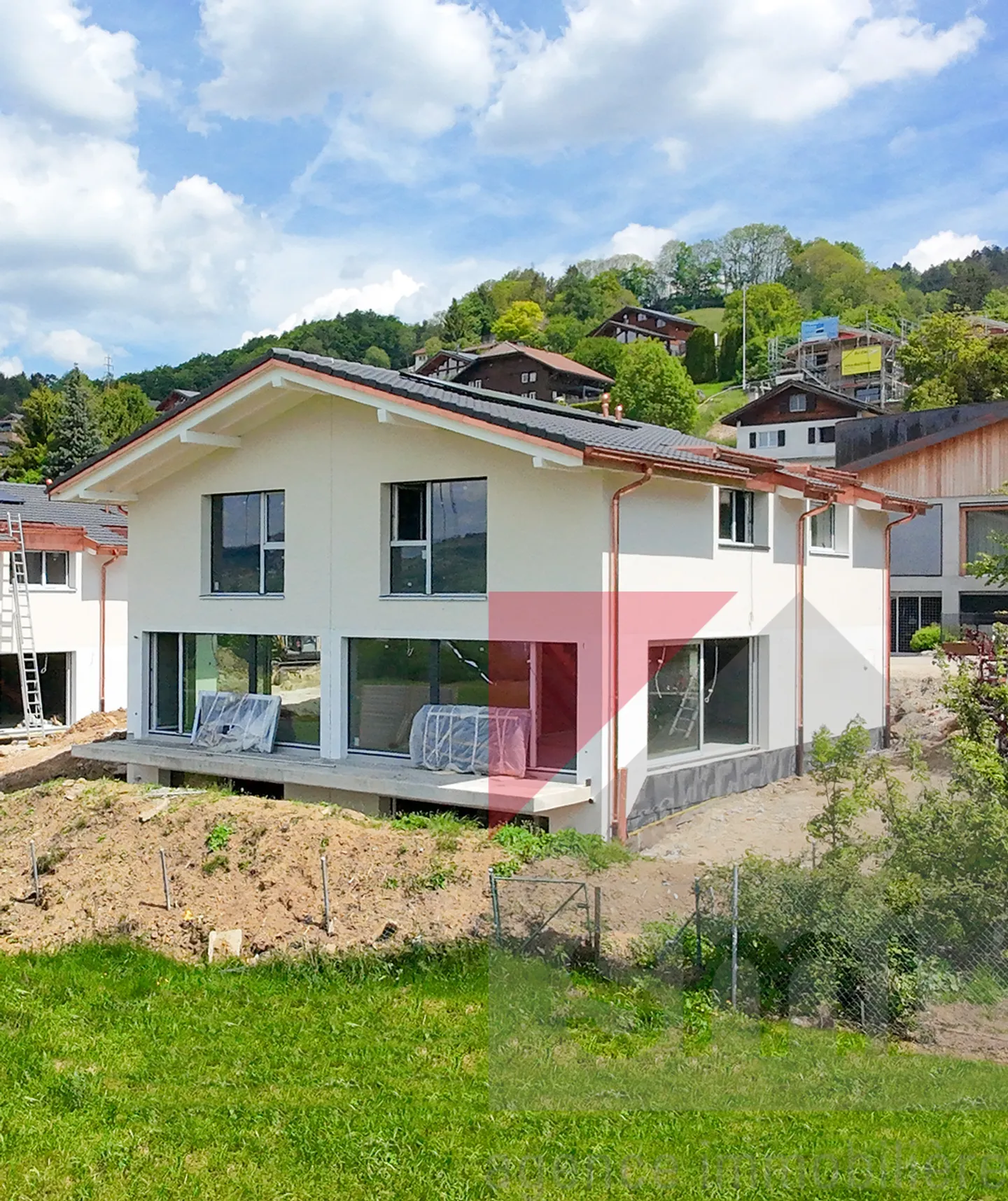 Eine neue 5,5-Zimmer-Villa in Corbières am Rande von landwirtschaftlichem Gebiet, mit Blick auf den See - Foto 1 von 9