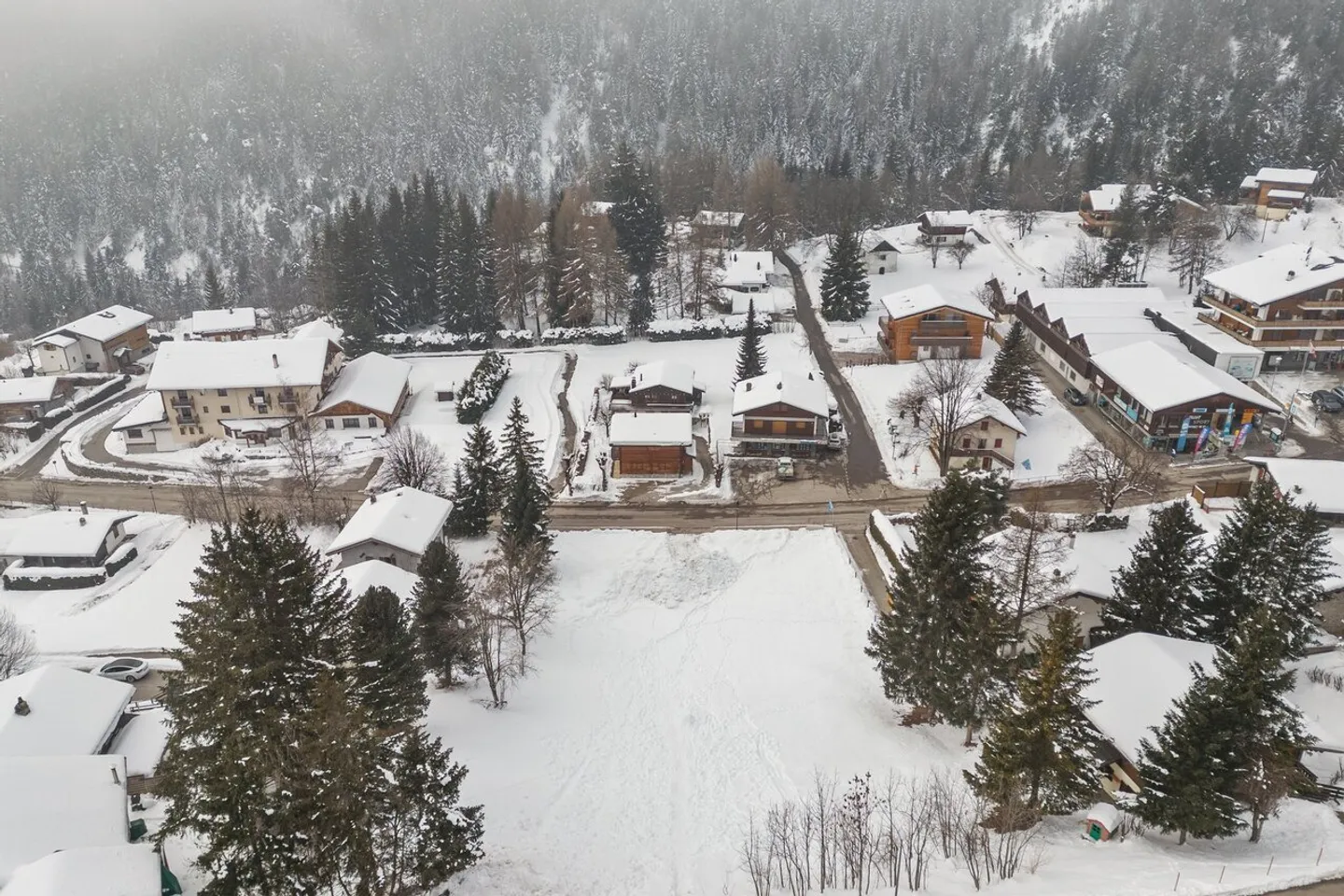 Magnifico lotto nel cuore del villaggio - Foto 9 di 11