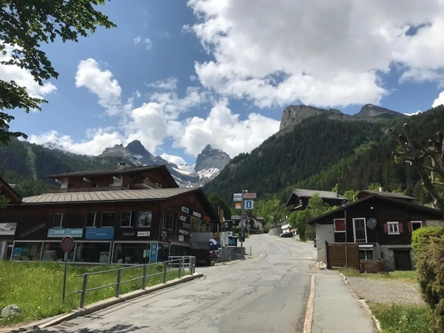 Magnifico lotto nel cuore del villaggio - Foto 7 di 11