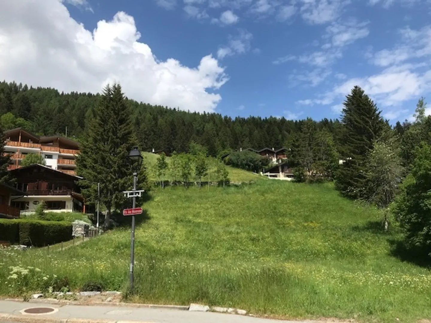 Magnifico lotto nel cuore del villaggio - Foto 3 di 11