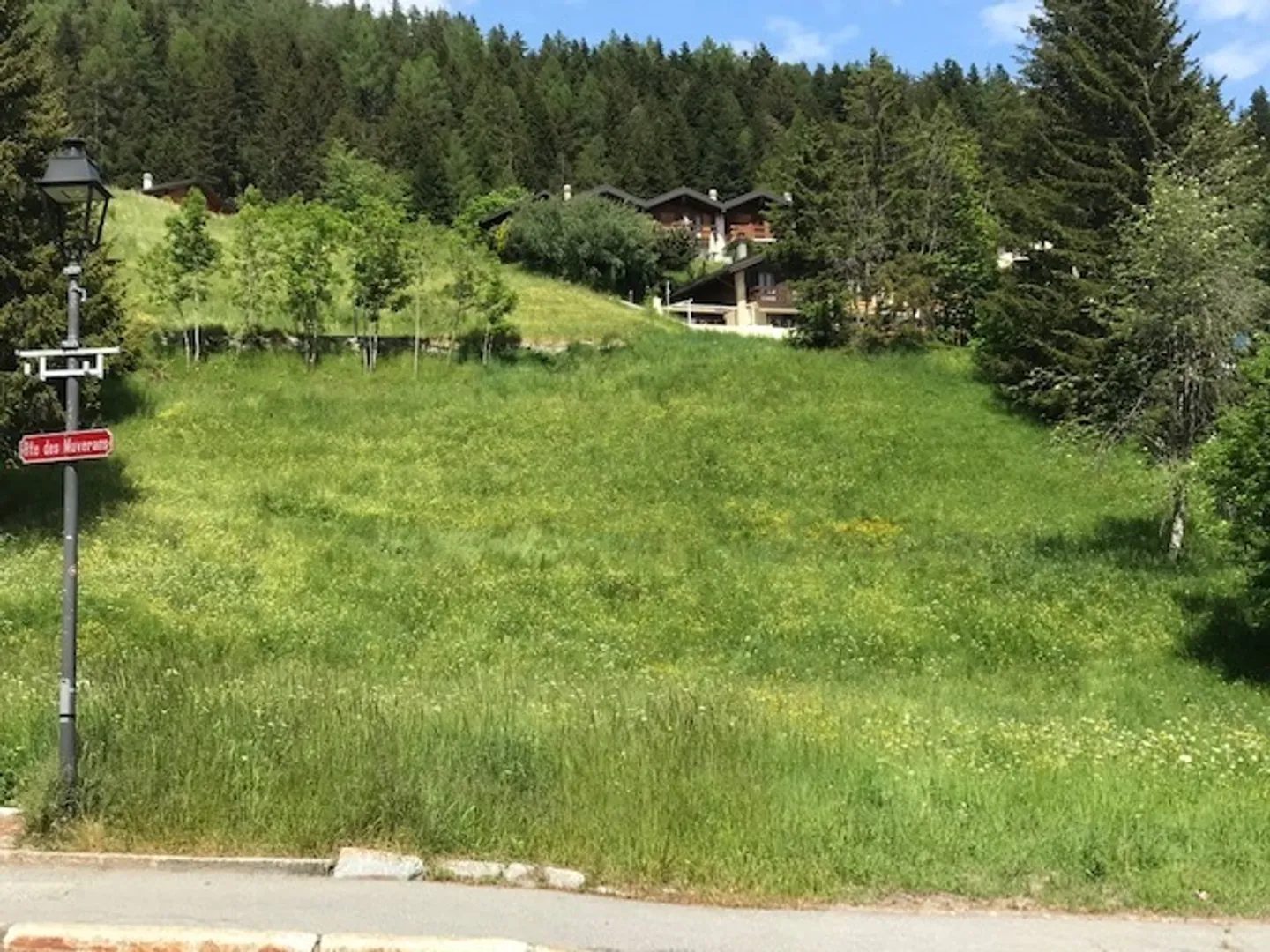 Magnifico lotto nel cuore del villaggio - Foto 2 di 11