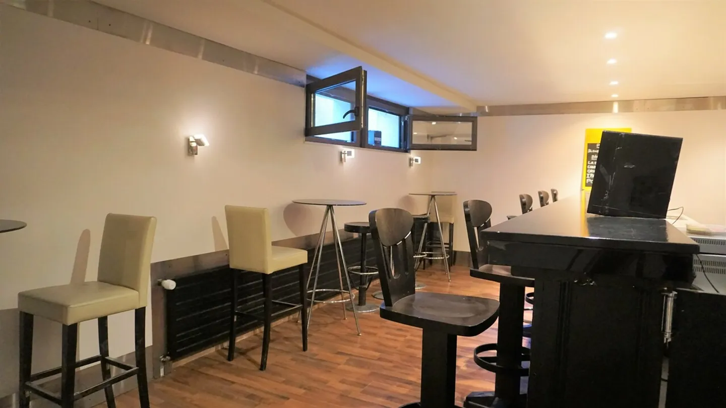 Bar - lounge nel cuore del comprensorio sciistico delle 4 valli - Foto 3 di 9