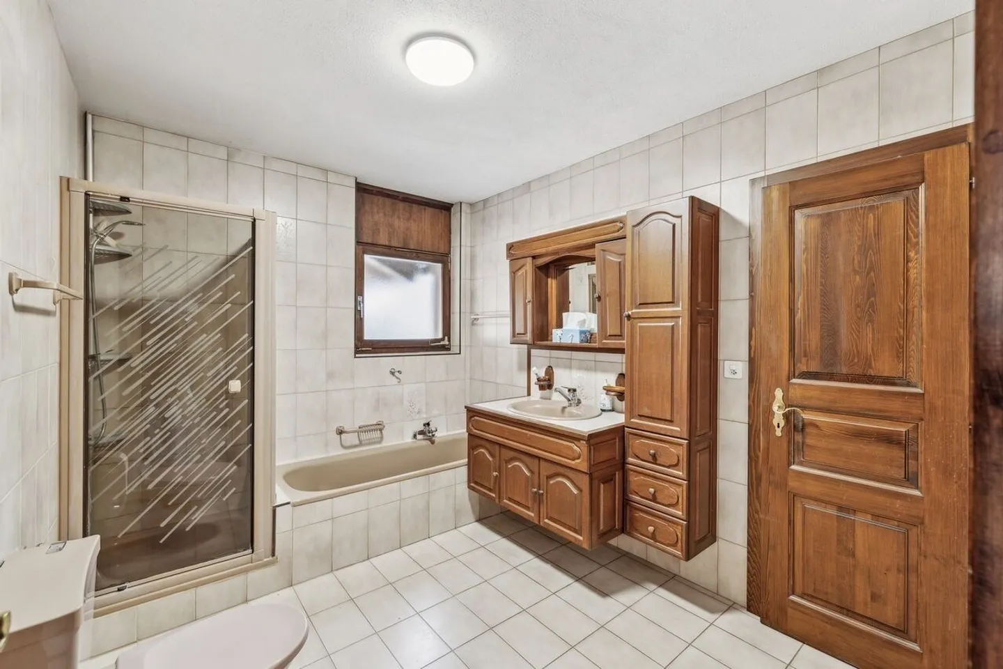 Einfamilienhaus mit 6,5 Zimmern und separater Wohnung mit Garten - Foto 8 von 10