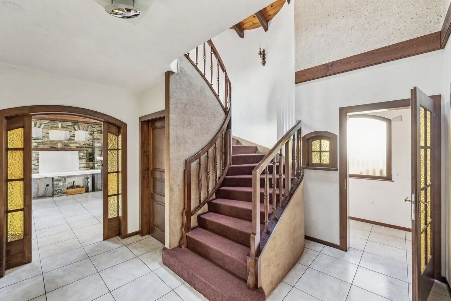 Einfamilienhaus mit 6,5 Zimmern und separater Wohnung mit Garten - Foto 3 von 10