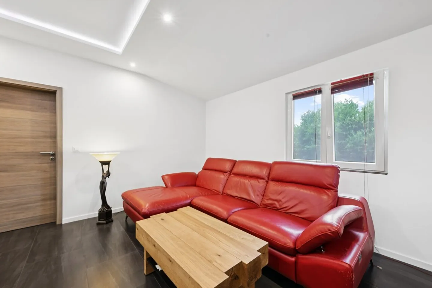 Charming detached house with fireplace and garden - Photo 8 of 10