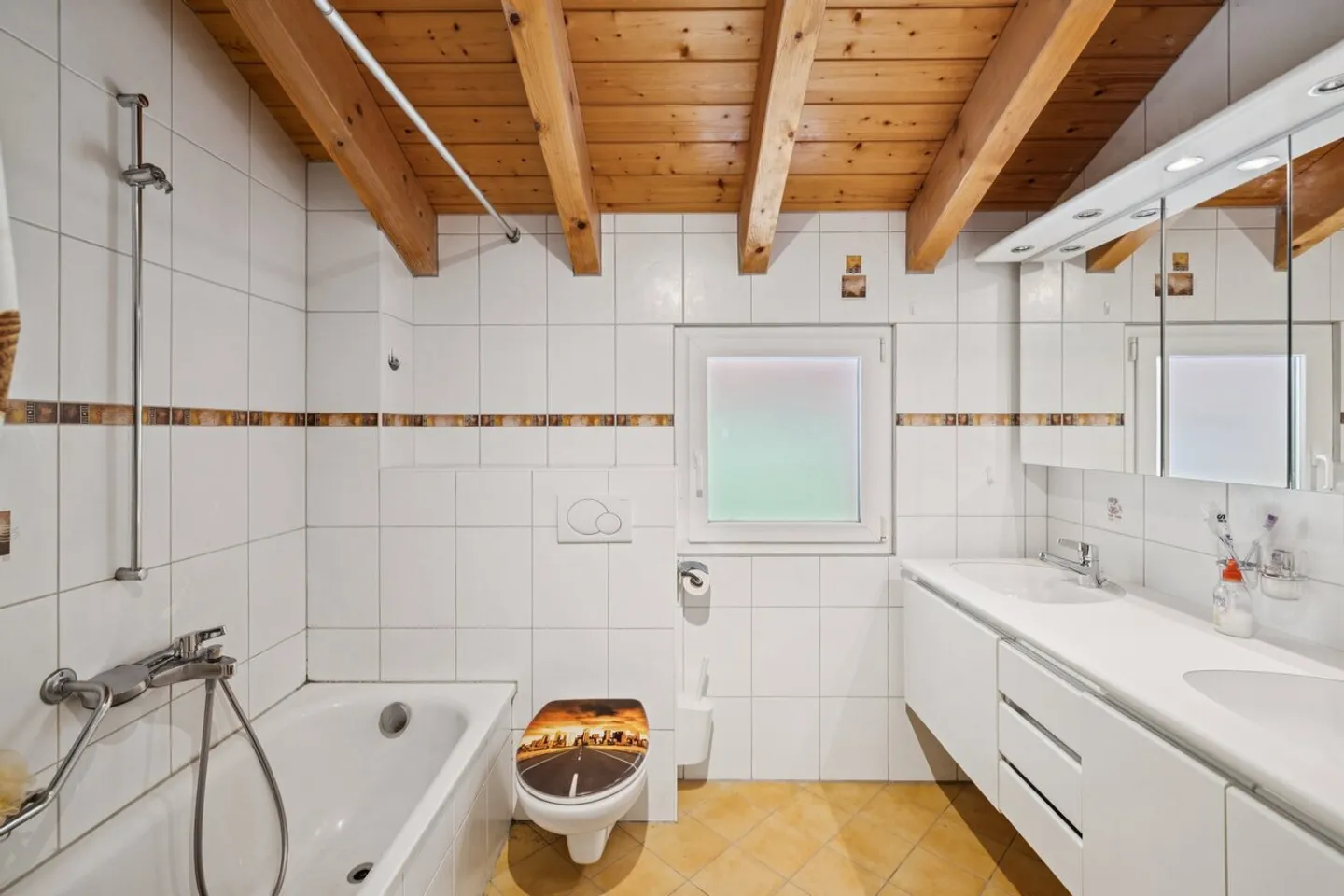 Eigentum mit Garage und professioneller Werkstatt. - Foto 6 von 8