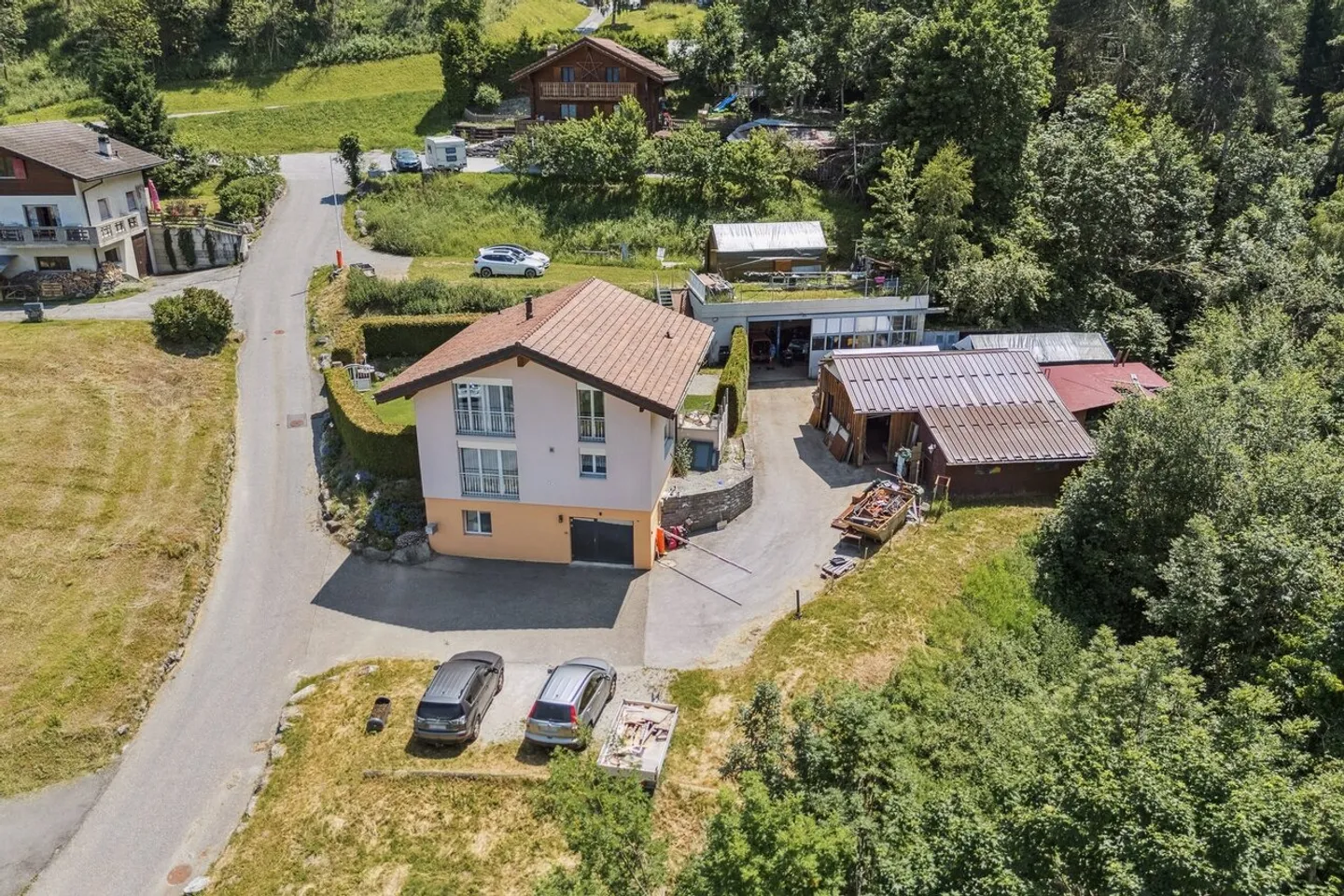 Eigentum mit Garage und professioneller Werkstatt. - Foto 1 von 8