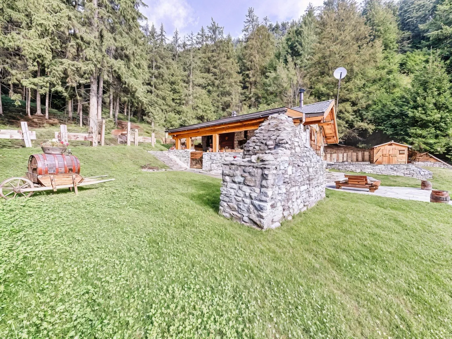 Chalet completamente ristrutturato in un ambiente idilliaco - Foto 3 di 13