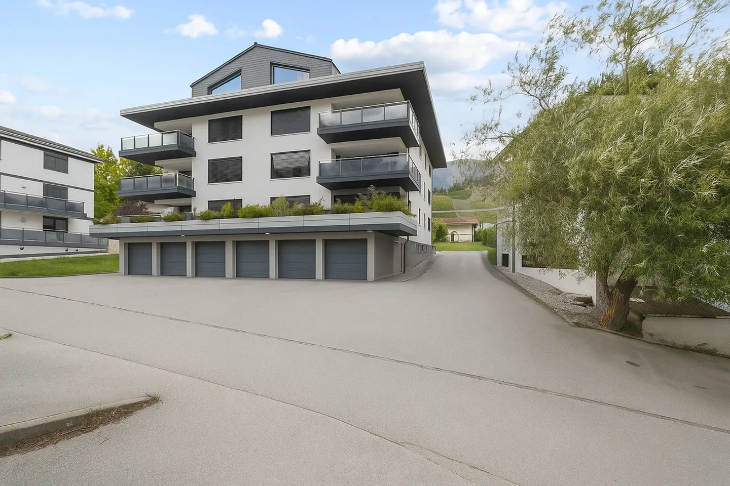 A bright living space with south-facing terrace - Photo 2 of 4