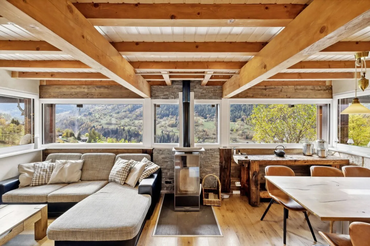 Chalet in a nest of eagle with no overlooking - Photo 3 of 8